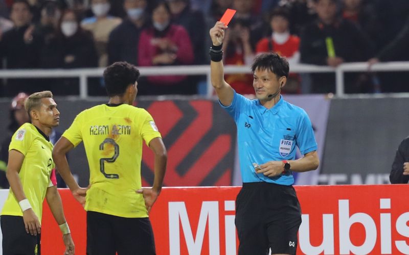 soi kèo thẻ phạt theo mức độ va chạm